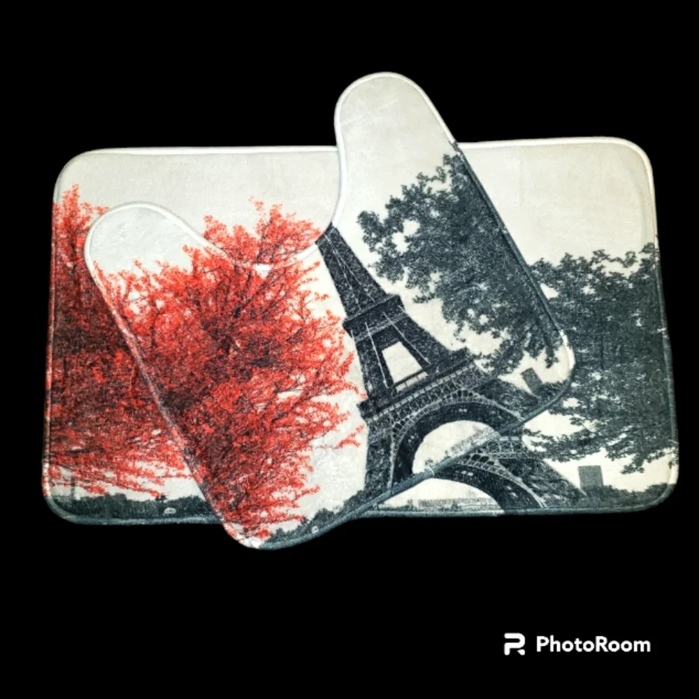 NWOT Paris Themed Bathroom Rug Set